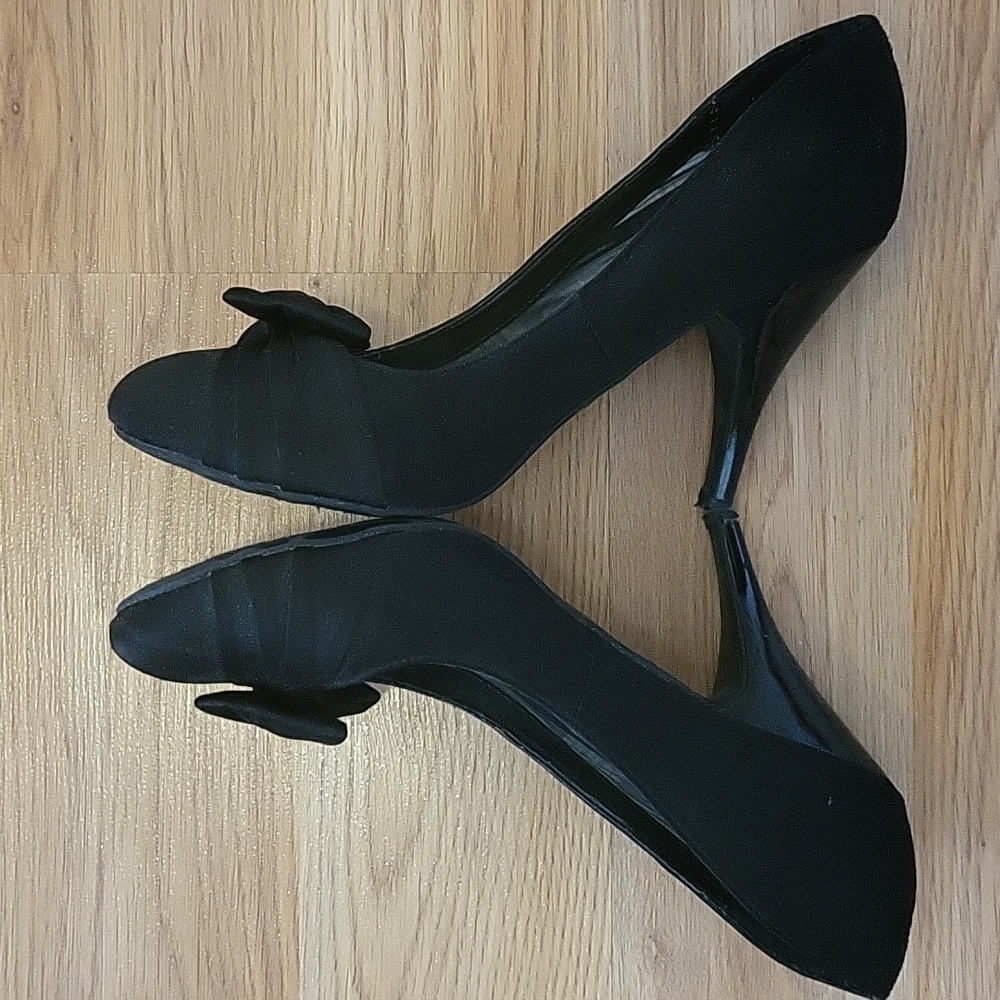 Heels - Picture 3 of 4